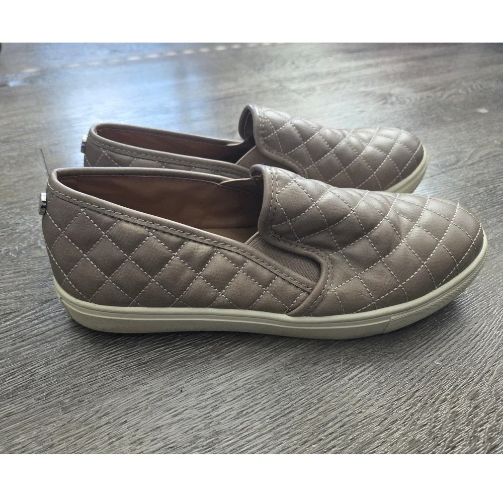 Steve Madden Ecentrcq Sneaker Womens 9 Taupe Quilted Slip On ECENTRCQ. No Box